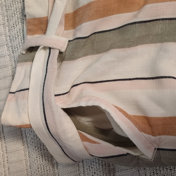 Elevate Your Summer Style with Pure Collection Kasbah Linen Blend Shorts - Picture 4 of 12